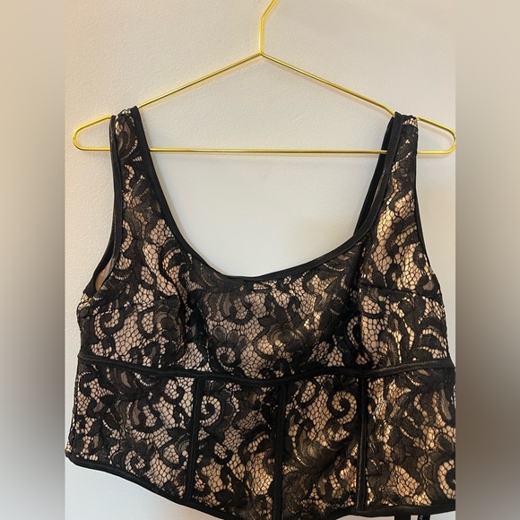 PrettyLittleThing Black Lace Pointed Bust Crop Top Corset - Picture 3 of 10